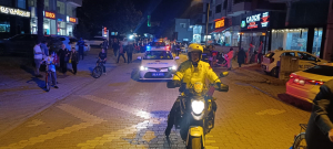 ÇARŞAMBA’DA CUMHURİYET COŞKUSU: FENER ALAYI VE DEV TÜRK BAYRAĞIYLA YÜRÜYÜŞ 5 POLIS