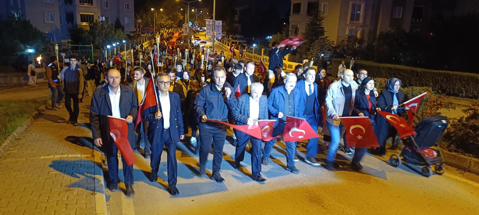 ÇARŞAMBA’DA CUMHURİYET COŞKUSU: FENER ALAYI VE DEV TÜRK BAYRAĞIYLA YÜRÜYÜŞ 1 PROKO