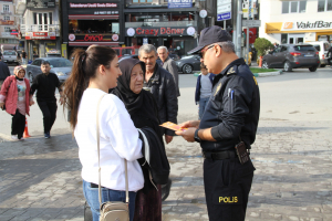 EKİPLER, KADINA ŞİDDETLE MÜCADELEDE KADES’İ ANLATTI 4 41c10118 2118 462f 9af1 b45b4ad2f63e