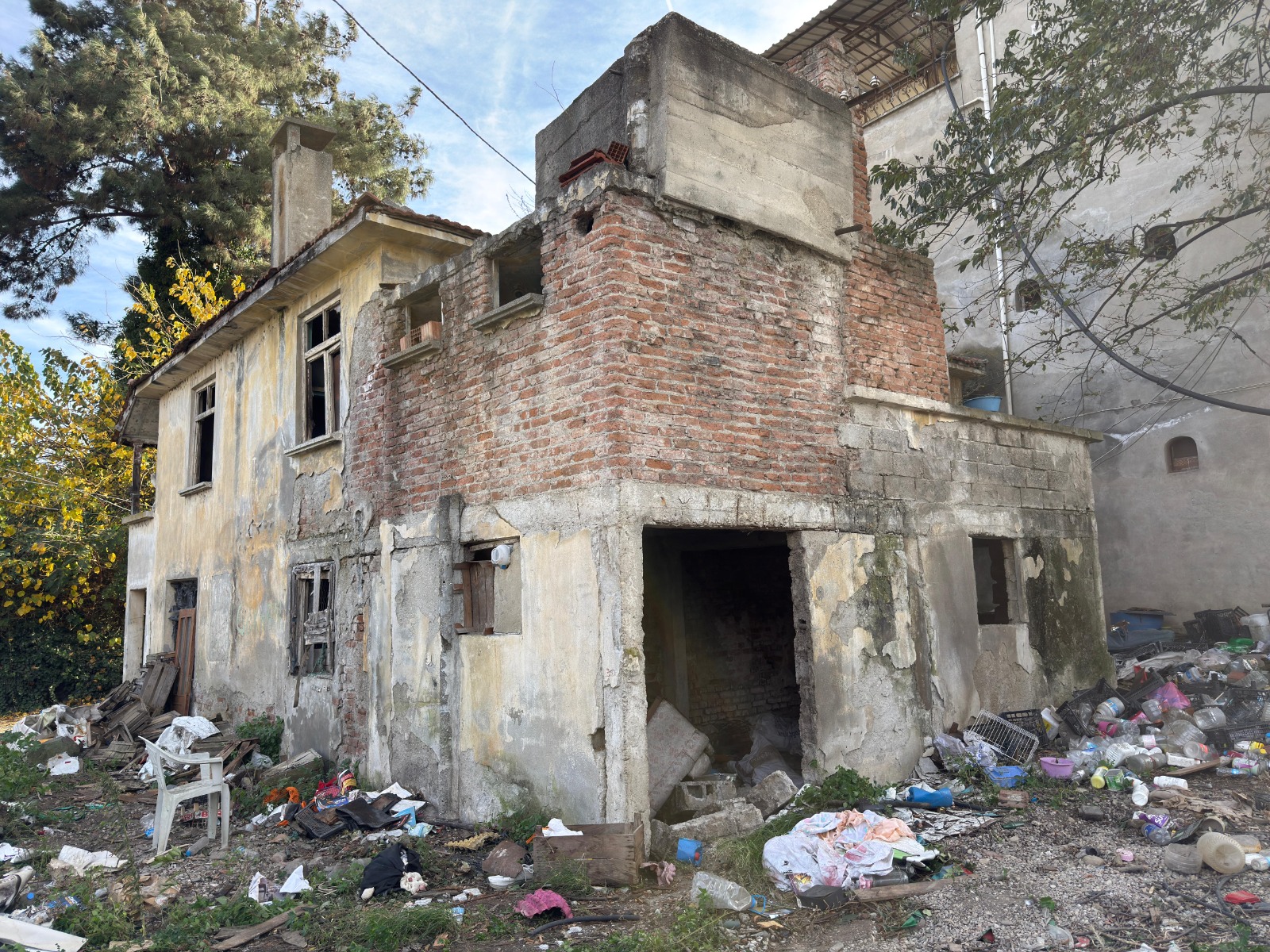 ATAKUM BELEDIYESI METRUK YAPILARI YIKTI 7