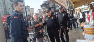 EKİPLER, KADINA ŞİDDETLE MÜCADELEDE KADES’İ ANLATTI 12 c170d5a5 dec7 4607 ba30 de06f95a2107