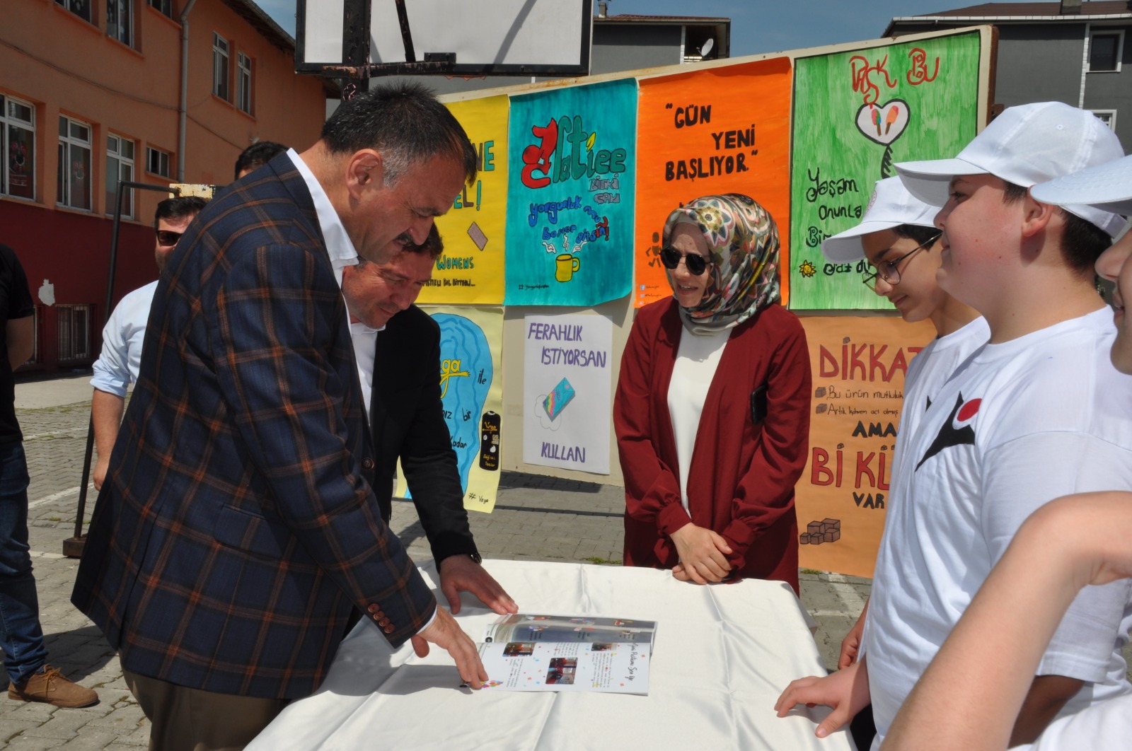 0838e6a3-f35f-41b2-ac8a-9ae97ffef82e