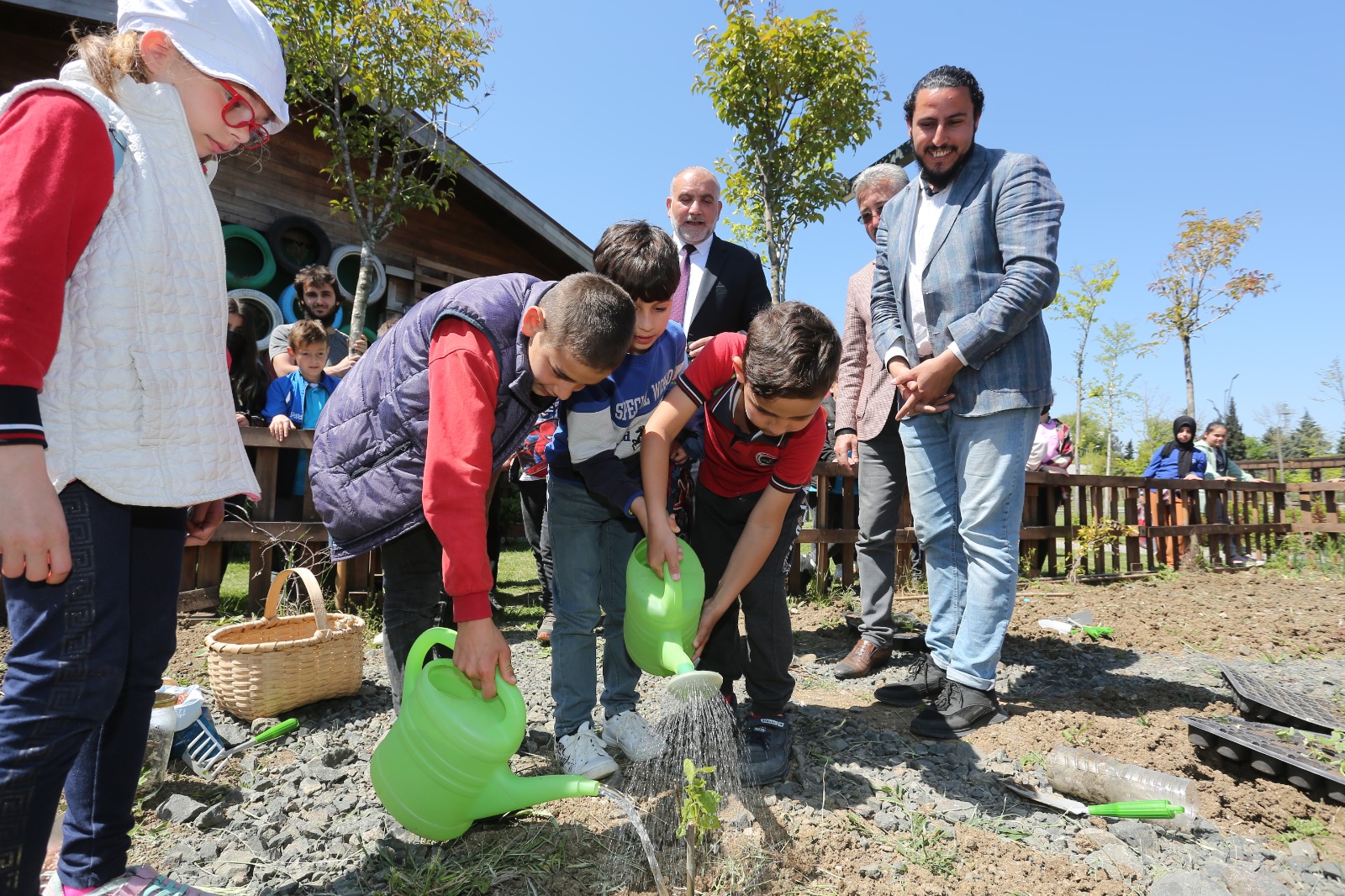 SIFIR ATIK KÖYÜ’NE ÖĞRENCİLERDEN YOĞUN İLGİ