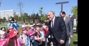 SIFIR ATIK KÖYÜ’NE ÖĞRENCİLERDEN YOĞUN İLGİ