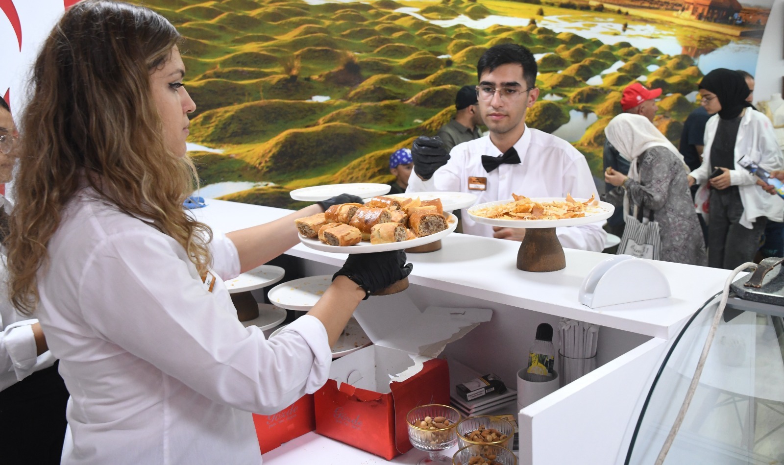 SAMSUN'DA 'YÖRESEL İKRAM' ŞÖLENİ 4 SAMSUN’DA ‘YÖRESEL İKRAM’ ŞÖLENİ