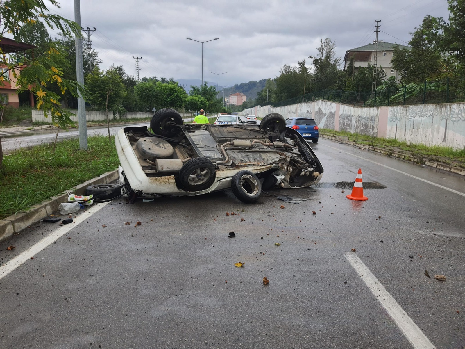 OTOMOBİL TAKLA ATTI! 9 OTOMOBİL TAKLA ATTI!