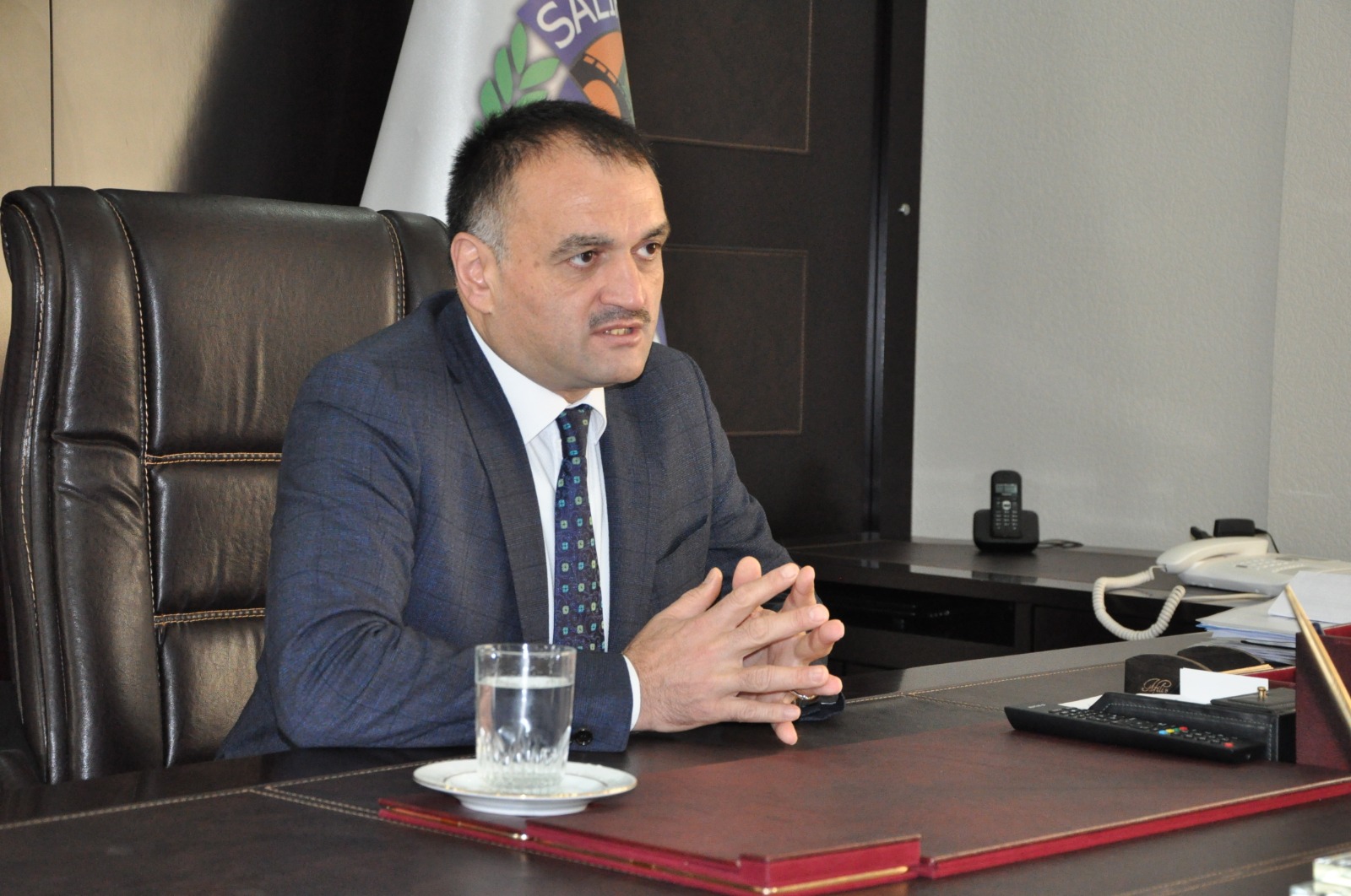 SALIPAZARI BELEDİYESİ İLÇEDE METRUK BİNALARI YIKIYOR 4 SALIPAZARI BELEDİYESİ İLÇEDE METRUK BİNALARI YIKIYOR