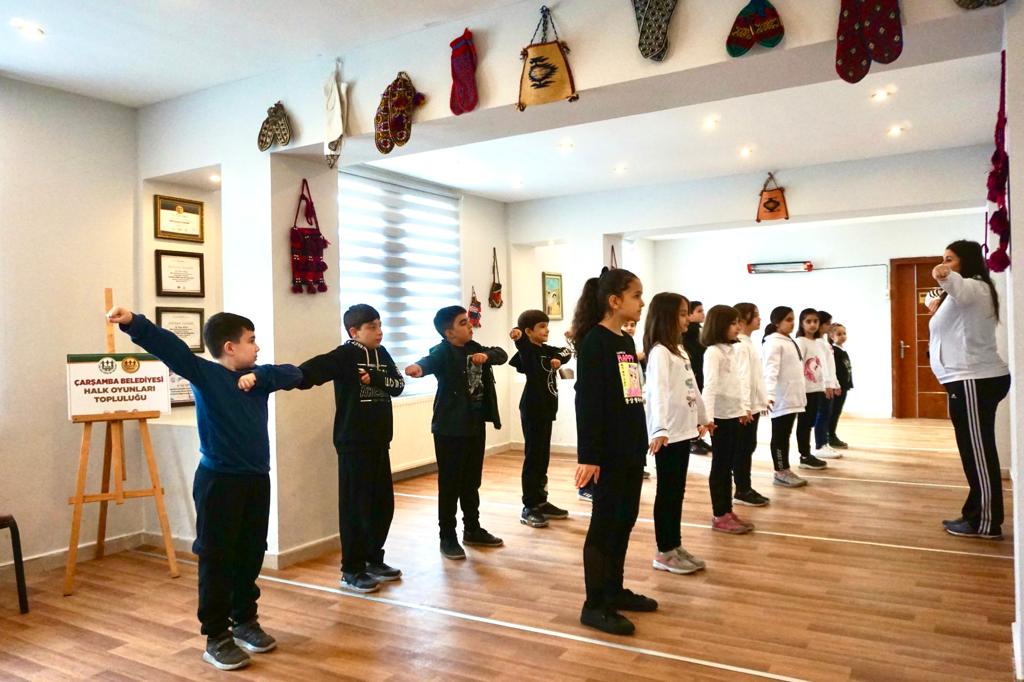 <strong>ÇARŞAMBA BELEDİYESİ KÜLTÜR SANAT KURSLARIYLA FARK YARATIYOR</strong> 2 DCI 543 3