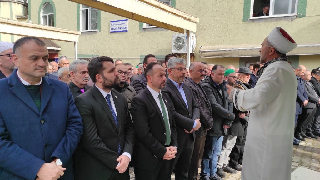 BAŞKAN AKGÜL’ÜN KAYINPEDERİ TOPRAĞA VERİLDİ 1 590696c1 340c 4edc 84f3 af8944927c5f
