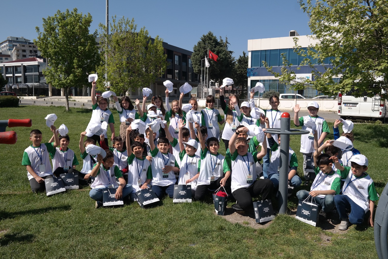 Başkan Demir Geleceğin şehrini gençlerimiz için inşa ediyoruz (4)