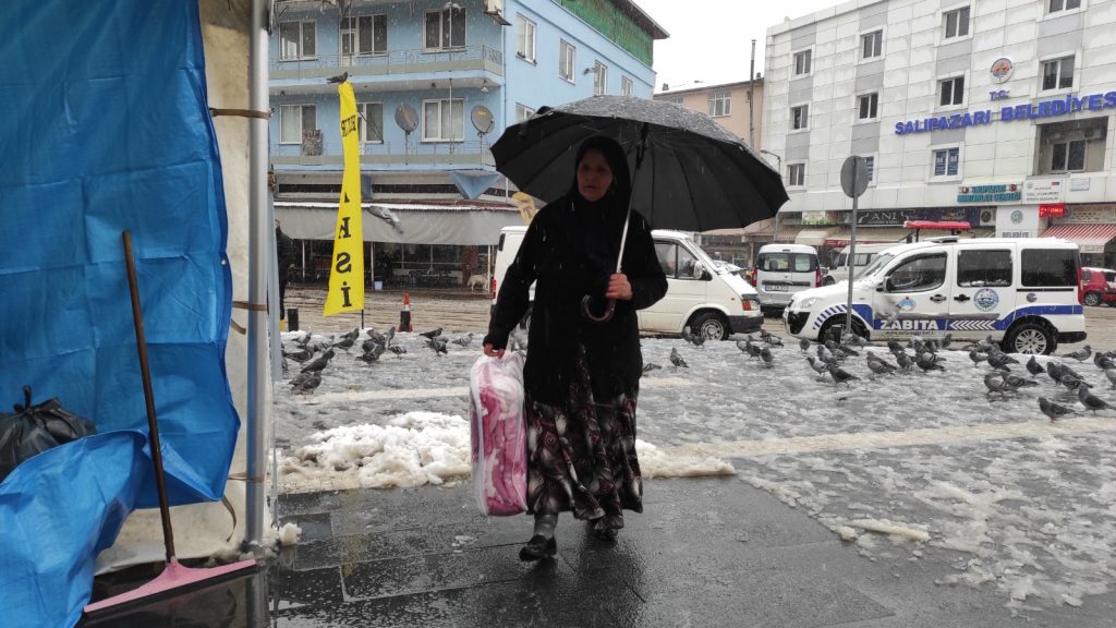 <strong>SALIPAZARI’NDA DEPREMZEDELER İÇİN YARDIM YAĞIYOR</strong> 1 4353a21d 75f2 45db a0ac 0faabb822202