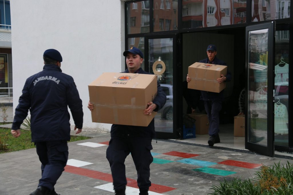 ATAKIN EMEKCI KADINLARINDAN DEPREM DAYANISMASI 9