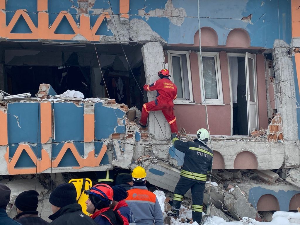 Samsun Itfaiyesi 19 kisiyi kurtardi 5