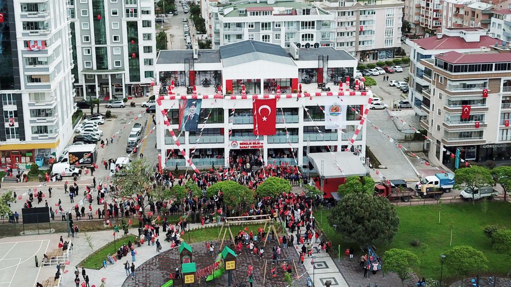 ATAKUMLU GENCLERIN BILIMDE VE SANATTA BULUSMA ADRESI 10