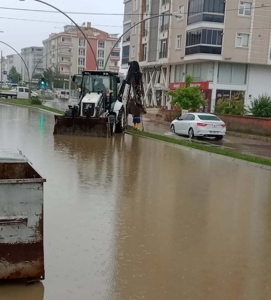 BASKAN DEVECI KOMSULARIMIZIN YANINDAYIZ 1