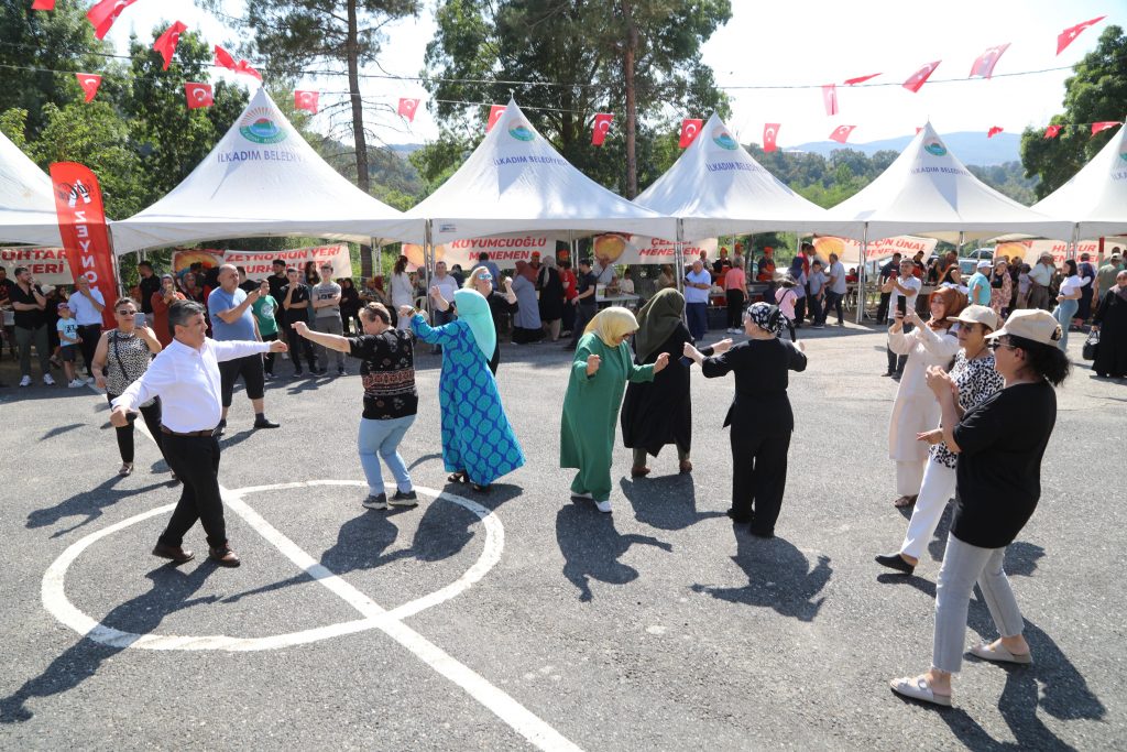 Geleneksel Çakallı Menemen Şenliği büyük bir coşku ile yapıldı. Kavak Belediye Başkanı İbrahim Sarıcaoğlu, "Yöresel yemeğimizi dünyaya tanıtacağız" dedi.