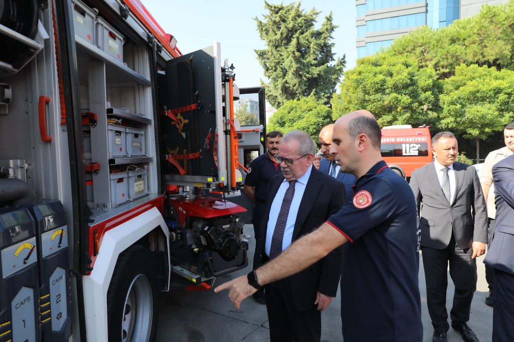 Baskan Demir Itfaiye personeli ile bulustu 7