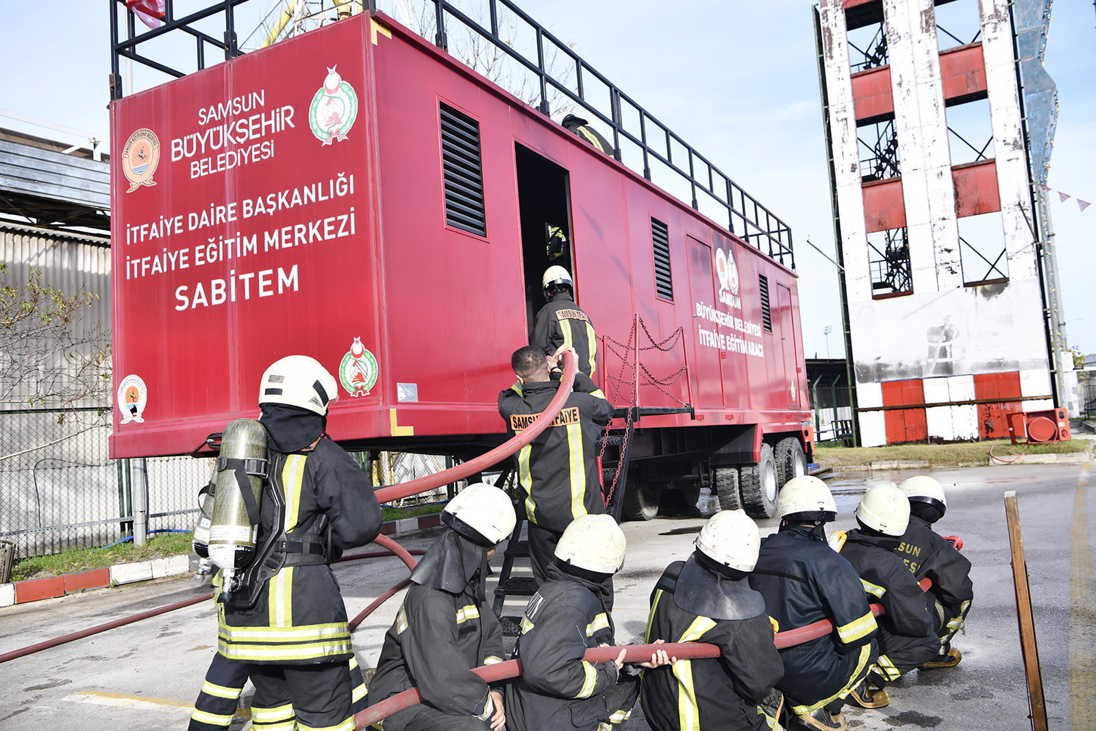 Universite ogrencilerine temel itfaiye eri egitimi 2