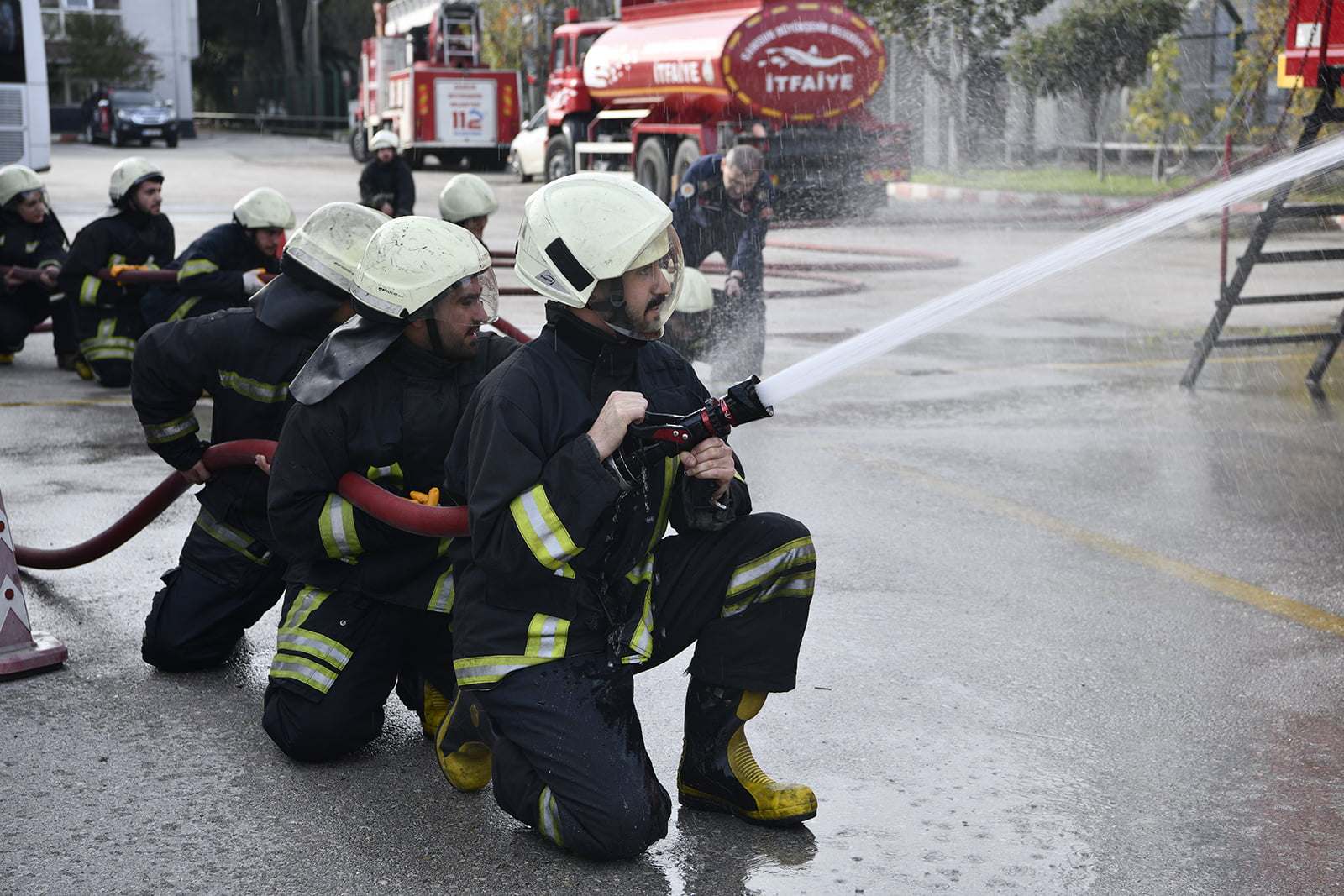 Universite ogrencilerine temel itfaiye eri egitimi 3