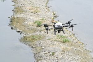 Buyuksehirden derelerde drone ile ilaclama calismasi 1