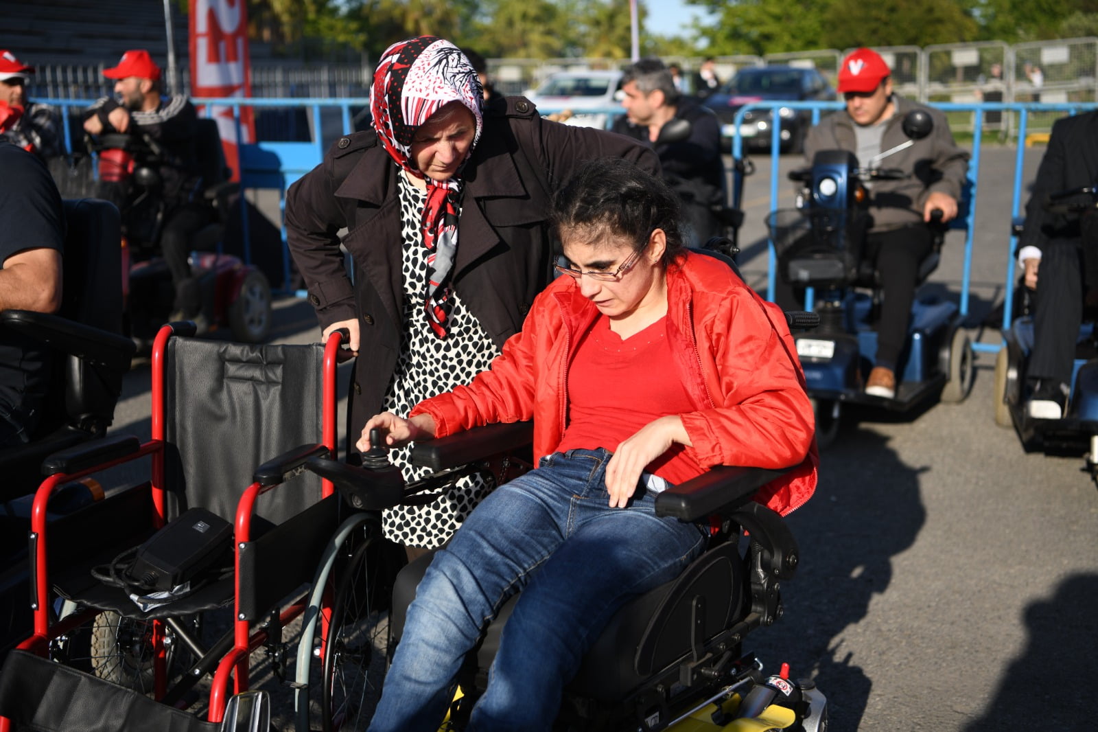 ENGELLI BIREYLERIMIZIN YANINDA OLMAYI SURDURECEGIZ 3