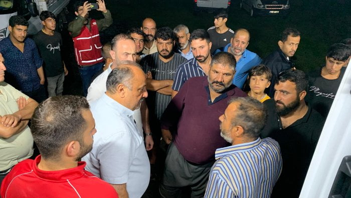 aa 20240826 35485680 35485677 salipazari belediyesi cadirlarini su basan tarim iscilerine sicak corba dagitti