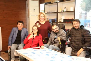 BASKAN TURKEL YASAM PARKTA ENGELLI VATANDASLARLA BIR ARAYA GELDI 6