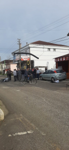 motosiklet park halindeki otomobile carpti 1 yarali 5