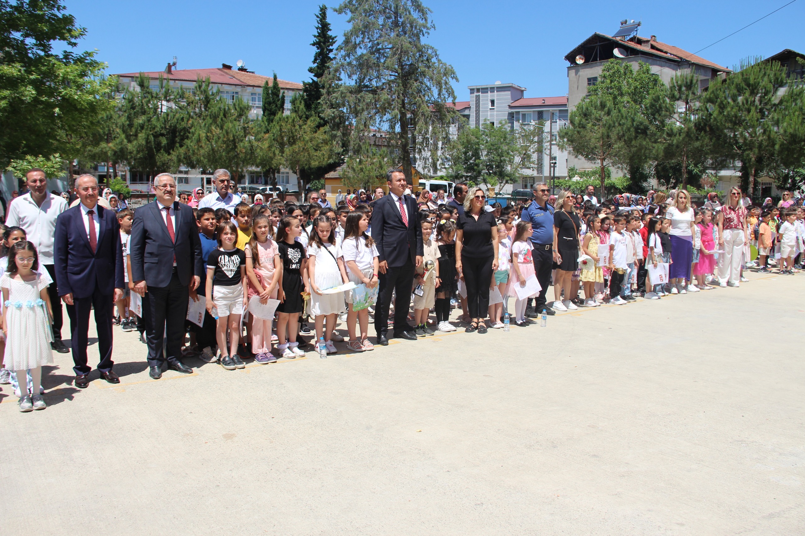 ÇARŞAMBA’DA 26 BİN ÖĞRENCİ KARNE ALDI 6 69c2f74b-37e8-4681-aaef-b6c7bbd56fcc