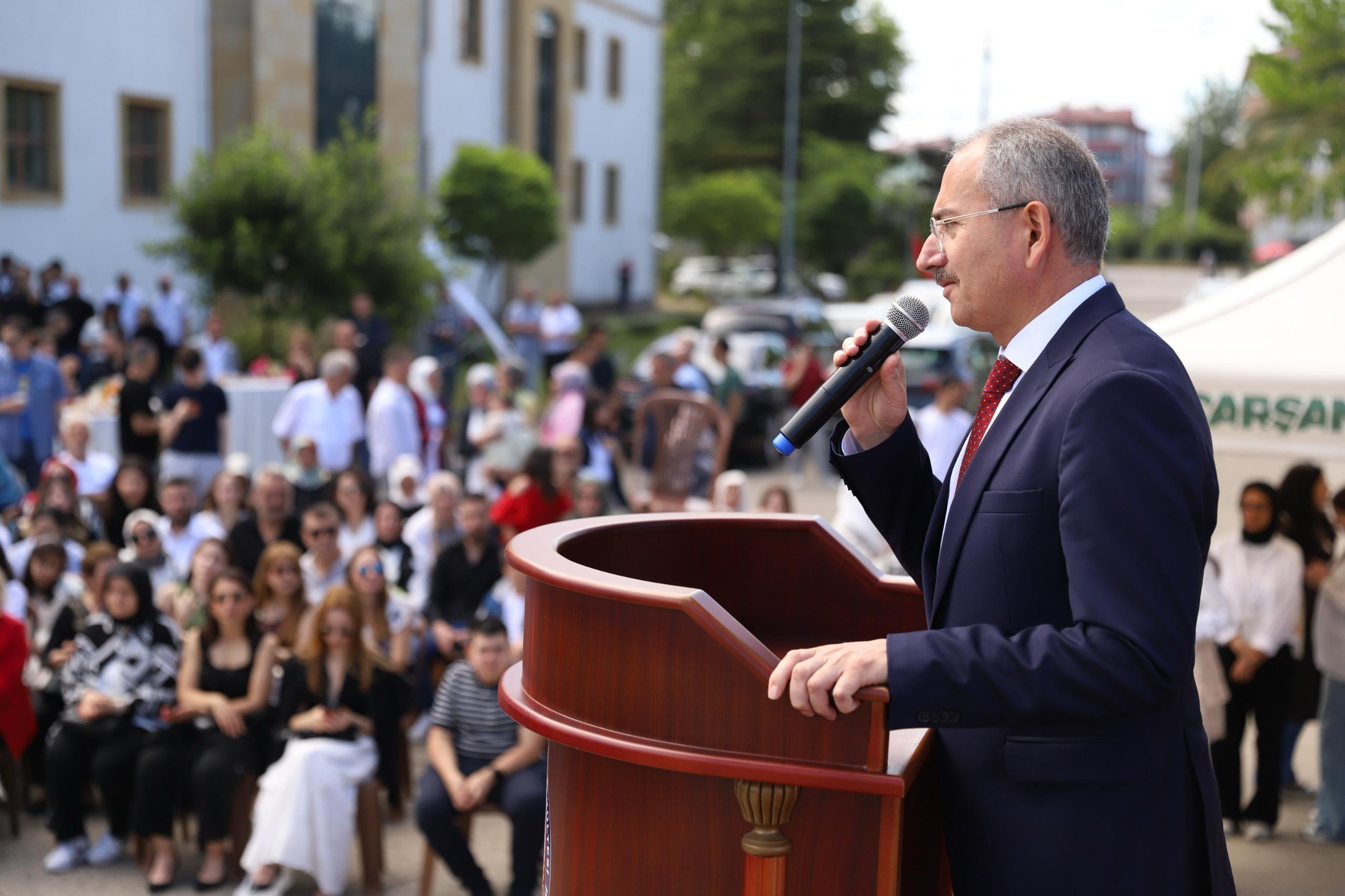ÇARŞAMBA ALİ FUAD BAŞGİL HUKUK FAKÜLTESİ'NDE MEZUNİYET ÇOŞKUSU 1 a7060116-121c-4f8d-bded-fca13ede8a8e